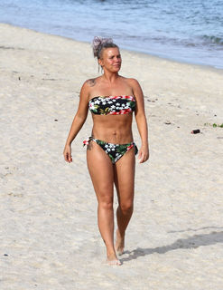 Kerry Katona feet photo thumbnail