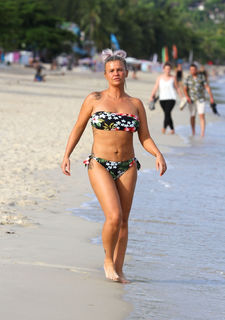Kerry Katona feet photo thumbnail
