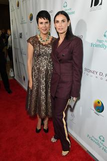 Demi Moore feet photo thumbnail