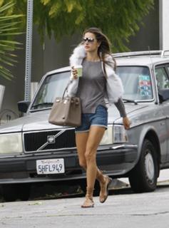 Alessandra Ambrosio feet photo thumbnail