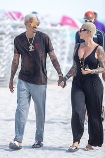 Amber Rose feet photo thumbnail