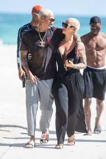Amber Rose feet photo thumbnail