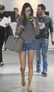 Alessandra Ambrosio feet photo thumbnail