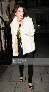 Anna Friel feet photo thumbnail