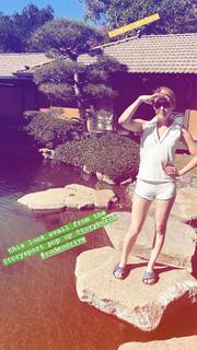 Emma Roberts feet photo thumbnail