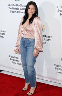 Ariel Winter feet photo thumbnail
