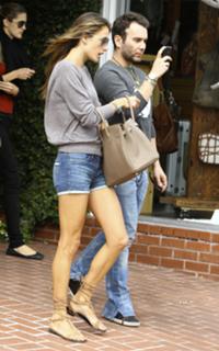 Alessandra Ambrosio feet photo thumbnail