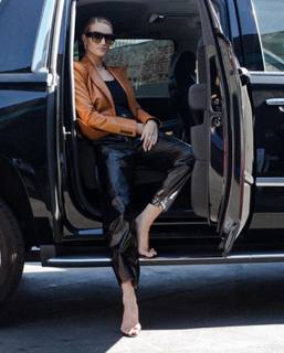 Rosie Huntington-Whiteley feet photo thumbnail