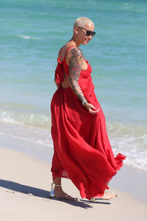 Amber Rose feet photo thumbnail