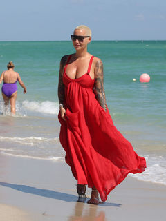 Amber Rose feet photo thumbnail