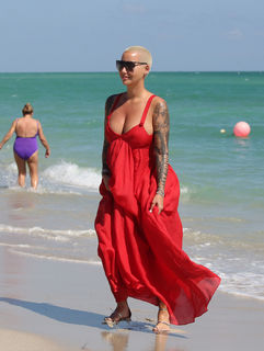 Amber Rose feet photo thumbnail