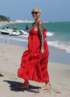 Amber Rose feet photo thumbnail