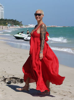 Amber Rose feet photo thumbnail