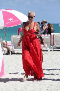 Amber Rose feet photo thumbnail