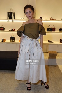 Anna Friel feet photo thumbnail