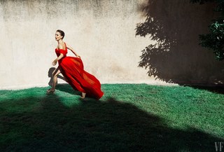 Natalie Portman feet photo thumbnail