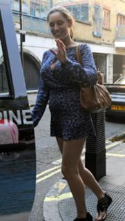 Kelly Brook feet photo thumbnail