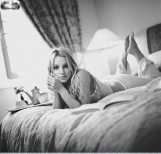 Britney Spears feet photo thumbnail