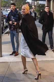 Karolina Kurkova feet photo thumbnail