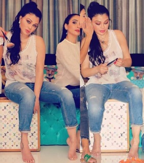 Haifa Wehbe feet photo thumbnail
