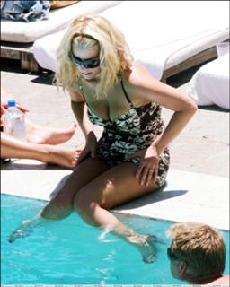 Jessica Simpson feet photo thumbnail