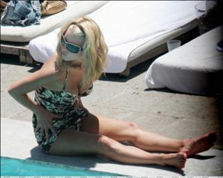 Jessica Simpson feet photo thumbnail