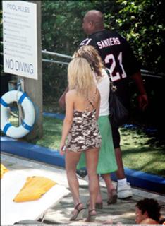 Jessica Simpson feet photo thumbnail