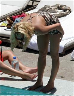 Jessica Simpson feet photo thumbnail