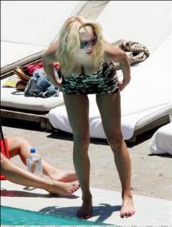 Jessica Simpson feet photo thumbnail