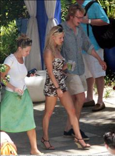 Jessica Simpson feet photo thumbnail