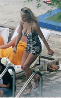 Jessica Simpson feet photo thumbnail