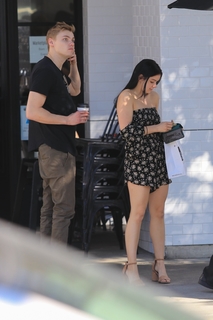Ariel Winter feet photo thumbnail