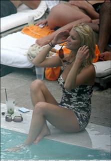 Jessica Simpson feet photo thumbnail