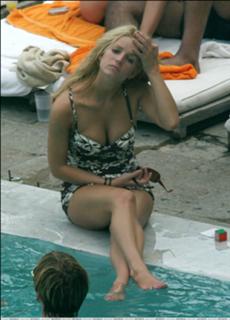 Jessica Simpson feet photo thumbnail