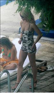 Jessica Simpson feet photo thumbnail