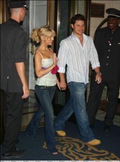 Jessica Simpson feet photo thumbnail