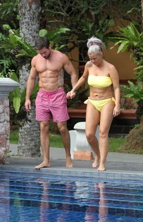Kerry Katona feet photo thumbnail