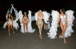 Kendall Jenner feet photo thumbnail