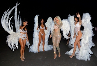 Kylie Jenner feet photo thumbnail
