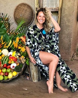 Paolla Oliveira feet photo thumbnail