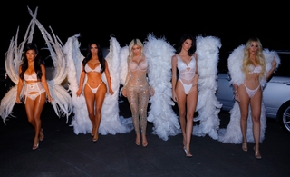 Kylie Jenner feet photo thumbnail