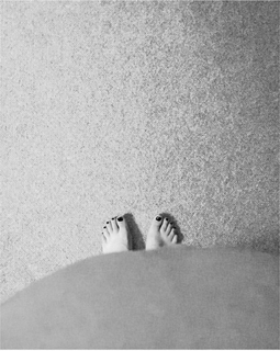 Tiffani Thiessen feet photo thumbnail