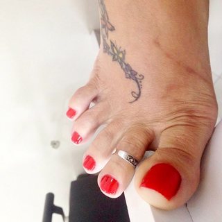 Karin Klemp feet photo thumbnail