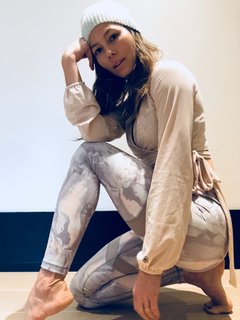 Jessica Biel feet photo thumbnail