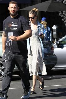 Behati Prinsloo feet photo thumbnail