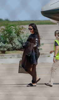 Rihanna feet photo thumbnail