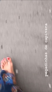 Carolina Dieckmann feet photo thumbnail