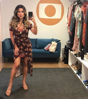 Flávia Alessandra feet photo thumbnail