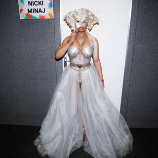 Nicki Minaj feet photo thumbnail