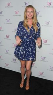 Rebecca Romijn feet photo thumbnail